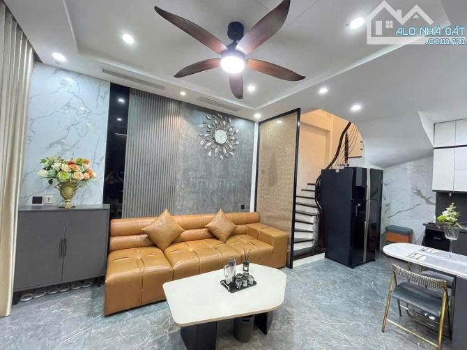 10,5 tỷ, 33m2, 5 tầng Bạch Mai, trung tâm , HBT, đẹp như KS 5 sao, 10m ô tô tránh, ngõ ba - 1