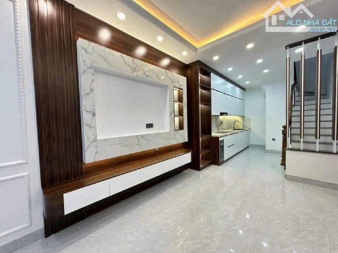 NHÀ MỚI TINH ĐỨC GIANG - LONG BIÊN - NGÕ NÔNG- Ô TÔ ĐỖ CỔNG - CHỦ MỚI CHỈ VIỆC SÁCH VALY V - 1