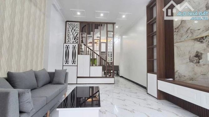THANH LÂN-NAM DƯ NHÀ MỚI ĐẸP GẦN PHỐ 44m2 * 5 TẦNG *6 NGỦ GIÁ 8,3 TỶ - 1