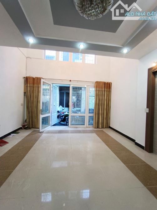 QUẬN 3 - NHÀ 5 TẦNG, 8PN LÊ VĂN SỸ - Ô TÔ NGỦ NHÀ - NGANG 5.2M - 80M2 CHỈ 17xx - 1