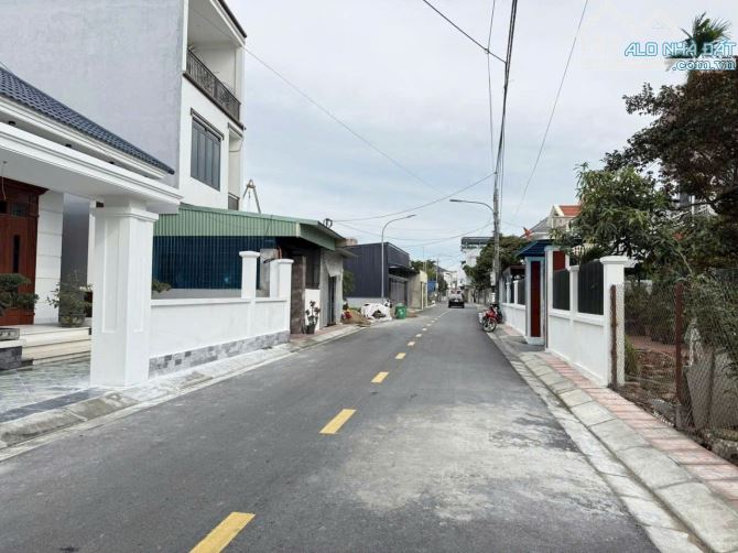Chuyển nhượng lô đất 2 mặt thoáng tọa lạc mặt đường Quỳnh Hoàng, Nam Sơn -	Diện tích: 99 m - 1