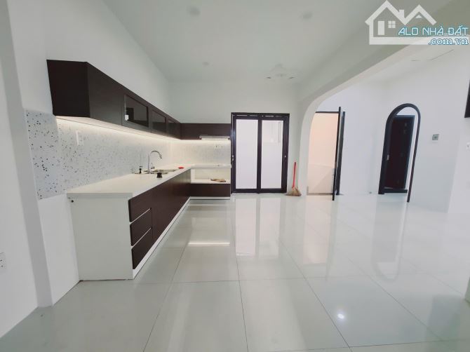 Hẻm VIP Nguyễn Văn Trỗi, DT: 12.5x15.8m, nhà 2 Tầng, CTXD : Hầm 6 Tầng ST, Giá 49 Tỷ - 1