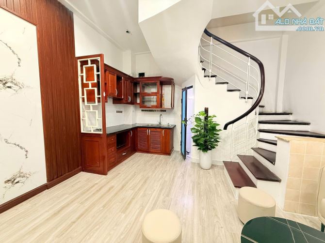 CẦN BÁN GẤP NHÀ ĐẸP 33M2, 6.83 TỶ TẠI CẦU GIẤY, HÀ NỘI - NGÕ THÔNG- FULL NỘI THẤT- 5T - 1