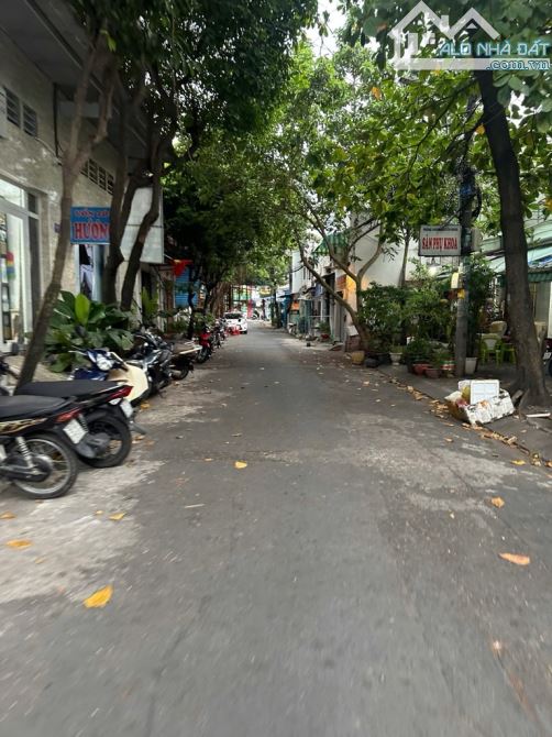 BÁN NHÀ CHÍNH CHỦ - KHU VIP TÂN PHÚ - ĐƯỜNG NHỰA XE TẢI THÔNG- TẶNG FULL NỘI THẤT - NGAY - 1