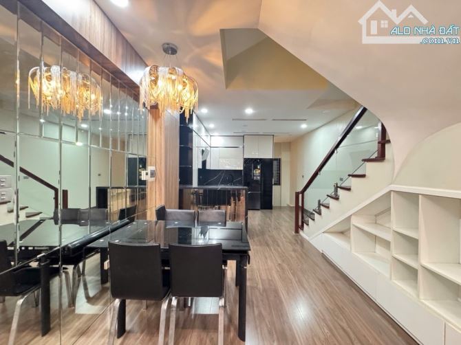 NHÀ ĐẸP PHỐ NGỌC LÂM – DT 65M² – 5 TẦNG – GARA Ô TÔ – FULL NỘI THẤT – CHỈ NHỈNH 14 TỶ 🌟 - 1