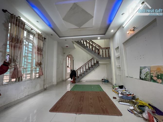 Nhà Gần Chợ Liên Nghĩa, 5