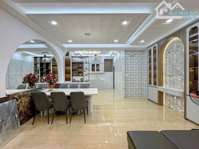 Bán nhà đẹp liền kề KDC Him Lam Tân Hưng - Ngang 5m - Full Nội Thất SHR - 1