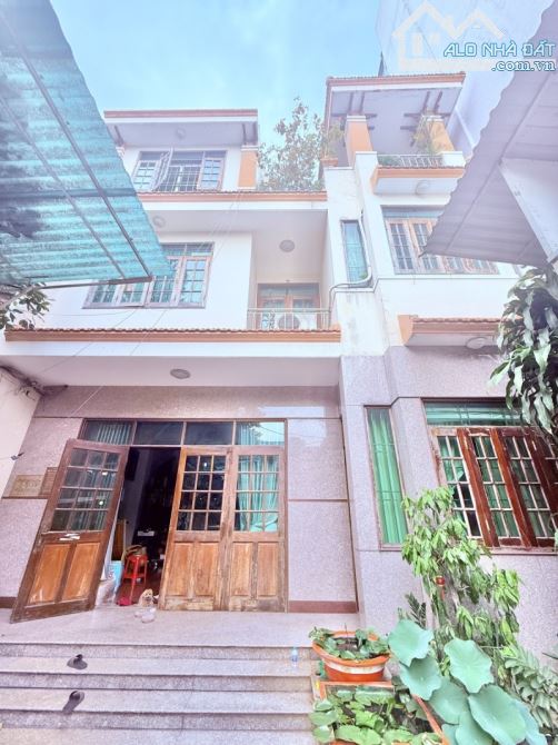 Bán gấp nhà hẻm xe hơi Trần Hưng Đạo, Quận 5 - DTCN 208m2 (9.2 x 23) Gần mặt tiền Quận 1 - 1