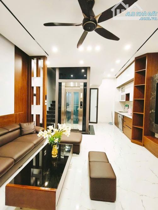 Bán Nhà Cổ Linh, Long Biên, Hà Nội, 7 tầng, thang máy, ô tô vào nhà, giá hơn 8 tỷ - 1