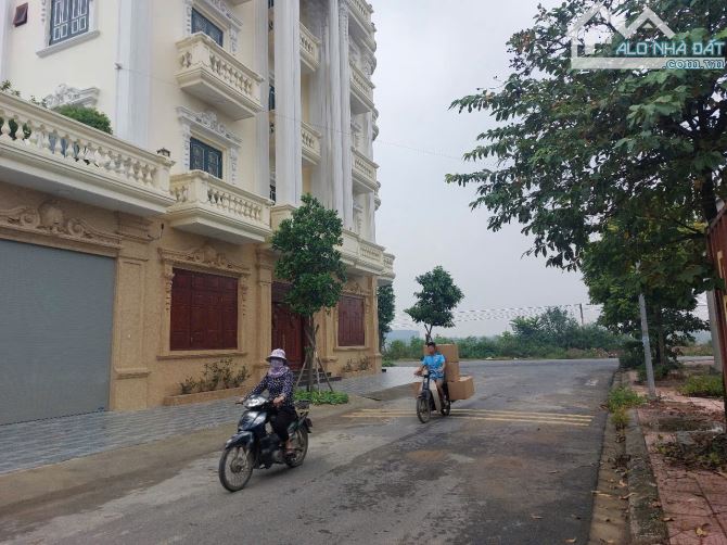 💰8 tỷ x .  Sở hữu ngay lô góc 2 mặt tiền   👍  đất giãn dân 👉  đường 2 xe 🚘 đi thoải má - 1