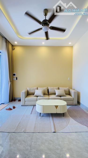 Nhà 2 tầng xây mới 3p ngủ, kiệt ô tô đầu đường Hoàng Quốc Việt. - 1
