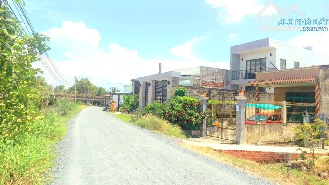Chỉ 600tr sở hữu 1000m2 đất vườn View Kênh cực đẹp - 1
