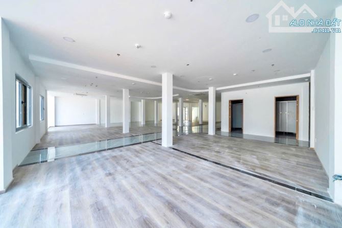 50tr/Tháng  _ Cho Thuê 125m2 mặt tiền đường Nguyễn Văn Thủ, P. Tân Định Q1 - 1
