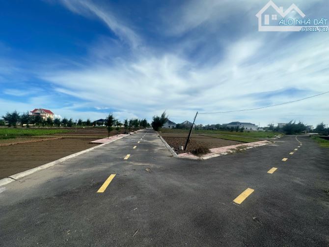 Siêu hiếm đất biển Quất Lâm lô góc 3 mặt đường 97.5m2 sát bãi tắm 2 kinh doanh nét căng - 1