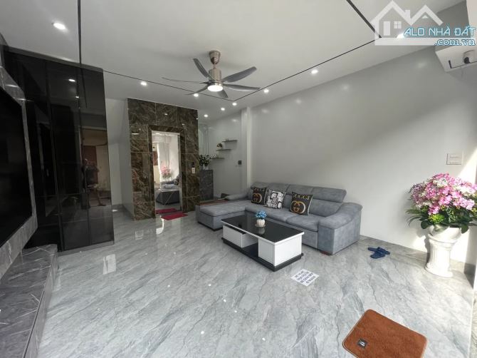Đàm Quang Trung 40m 6t mt 5m - 9.1 tỷ ô tô 4 chỗ vào nhà - 1