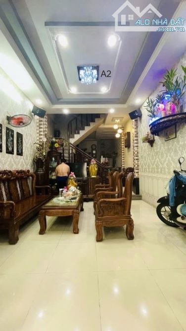 Nhà đẹp 3 tầng vào ở ngay – HXH Trường Chinh – Phan Văn Hớn- Q.12- DT 81M2 – Nhỉnh 4 Tỷ - 1