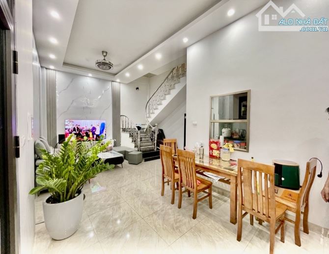 Bán Gấp Nhà Dân Xây Hồng Tiến 50m2-hơn 7 tỷ-VỊ TRÍ VÍP-3 BƯỚC RA MẶT PHỐ HỒNG TIẾN-Ô TÔ GẦ - 1