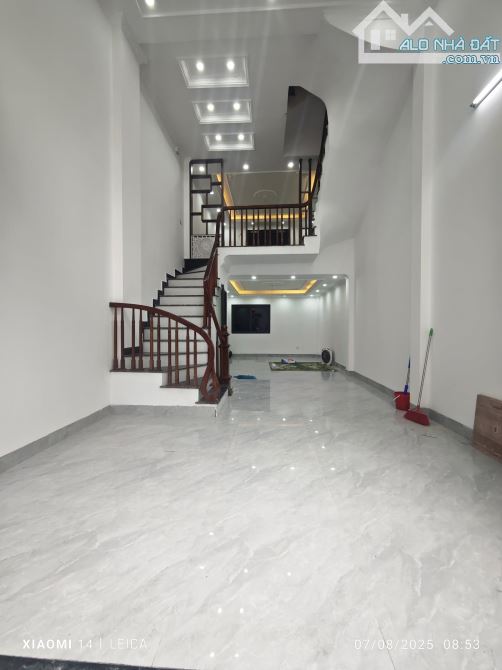 Diện tích: 50m, nhà 5 tầng, oto thông, xây độc lập, giá 6.8 tỷ. tại Ngã 3 Đông Mỹ - 1