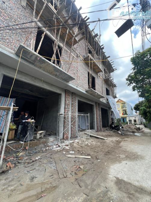 Bán nhà 3 tầng mới xây – Nguyễn Trung Thành, Cam Lộ, Hùng Vương vị trí đẹp, giá hấp dẫn! - 1