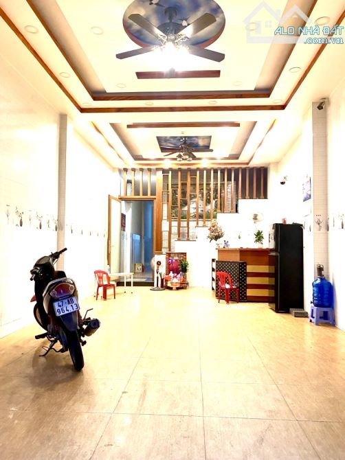 KHÁCH SẠN - 6 TẦNG MẶT TIỀN - THU NHẬP 200TR/ THÁNG - DT 150M - NGANG LỚN HƠN 5M - THANG M - 1