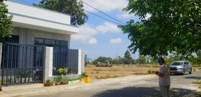 Bán lô đất 174m2 ngay vòng xoay Vũng Vằn ( vòng xoay 2 con rồng) - 1