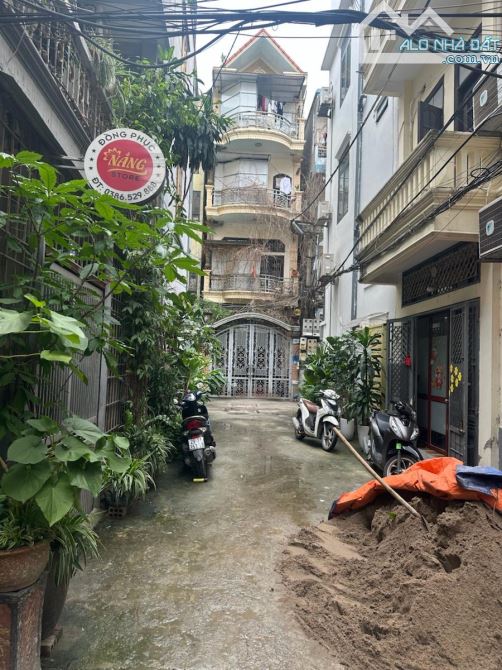 Bán nhà Nguyễn Trãi khu phân lô cán bộ ô tô đỗ cửa ô tô vào nhà căn góc 2 mặt thoáng  DT 4 - 1