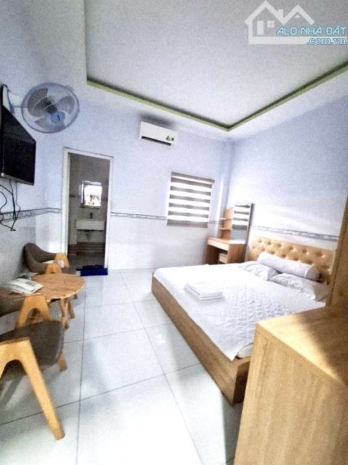 KHÁCH SẠN KHU TÊN LỬA - NGANG LỚN 8M - 5 TẦNG - 2 THANG MÁY - THU NHẬP ỔN ĐỊNH - NGAY ĐƯỜN - 1