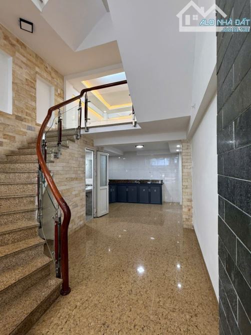 Cho thuê nhà 4 tầng kiệt ô tô Hoàng Diệu, Hải Châu, Đà Nẵng - Diện tích 55m2. Giá 15 triệu - 1