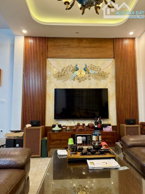 Độc quyền giá tốt! Mặt ngõ Thái Thịnh, VF3 đỗ cửa, mới đẹp, full nội thất, 99m*5T - 1
