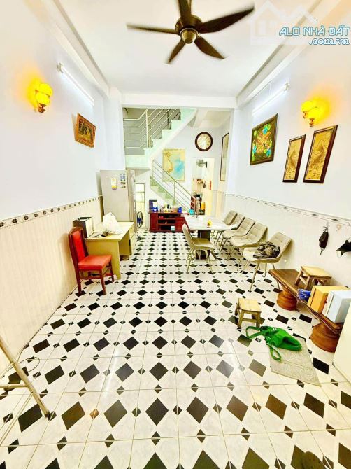 MẶT TIỀN QUẬN 1, NGAY SAU BỘ CÔNG AN TRẦN HƯNG ĐẠO. DT: 3.6 x 13, 4 lầu ST, Giá: 12.5 tỷ - 1