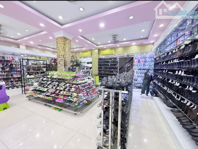 Mặt tiền ngay chợ An Đông, P.9, Q.5, DT: 8 X 8.2m, Năm tầng+ thang máy, giá 31 tỷ 5. - 1