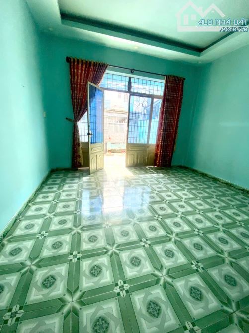 Bán nhà cấp 4 đường xe hơi rộng rãi, gần bệnh viện Lê Văn Thịnh - 1