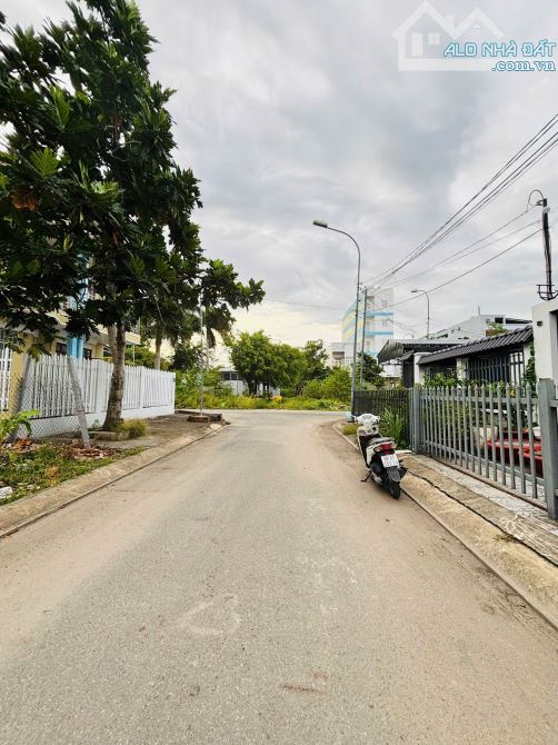 Bán nhà 1 trệt 1 lầu 99m2 ở Trung Chánh giá 940 triệu sổ hồng riêng - 1