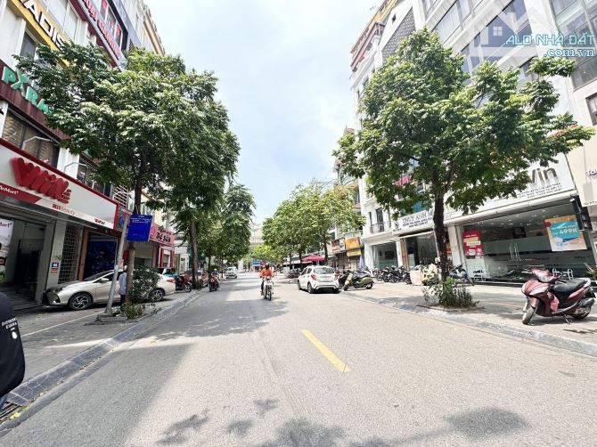 Mặt Phố Trương Công Giai 100M2 7 Tầng Thang Máy MT 6M 67 Tỷ Dòng tiền cao - 1