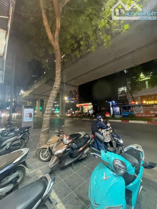 BÁN NHÀ MẶT PHỐ CẦU GIẤY 38 TỶ 60m² 5 TẦNG 2 MẶT TIỀN VỊ TRÍ VÀNG THUẬN TIỆN - 1