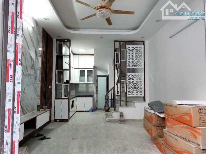 PHỐ VIỆT HƯNG_ LỆ MẬT NHÀ 5 TẦNG 32 M2 MỚI 20 M RA PHỐ GIÁ 6,3 TỶ - 1