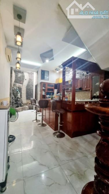 SÁT KHU TÊN LỬA, HẺM XE HƠI - NHÀ 4 TẦNG - 4X18M. NỘI THẤT FULL GỖ XỊN XÒ - CHỈ 7 TỶ 3 - 1