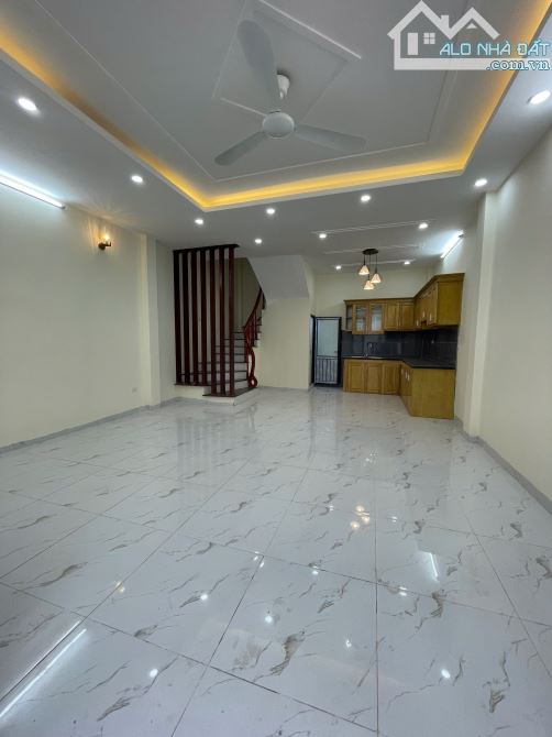 Nhà cạnh nhà văn hóa thôn, đối diện sân bóng đá, ô tô đỗ cạnh nhà. Vị trí đắc địa bậc nhất - 1