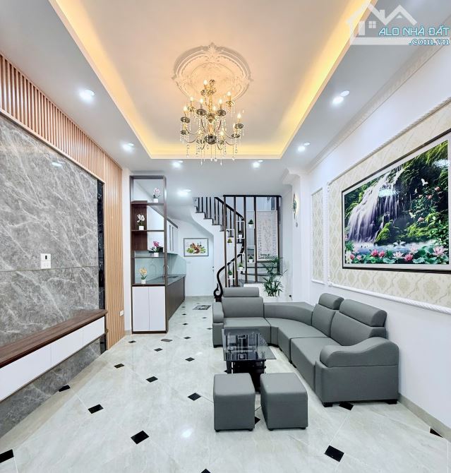 Nhà mới tinh Full nội thất, 5Tầng, dt 32m², 30m ra trục chính ôtô tránh. Tổ 12 trong đê - 1