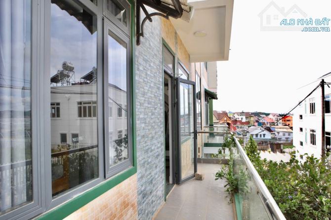 Cần bán villa 11 PN, 3 mặt tiền đường Ngô Gia Tự, Đà Lạt. Vị trí vàng cho đầu tư và nghỉ d - 1