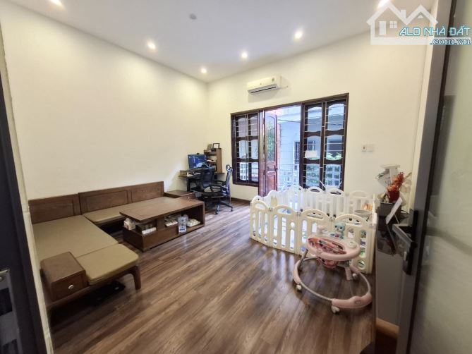 Bán nhà PHÂN LÔ,VỈA HÈ, ÔTÔ, KINH DOANH-Trần Quốc Hoàn - 60m2 xMT5m - 21,3 Tỷ - 1