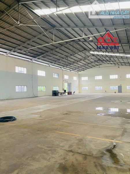 Cho thuê kho 12.000m2 trong kcn sóng thần 1 Có đầy đủ pccc , kho có 6 đốc cont - 1