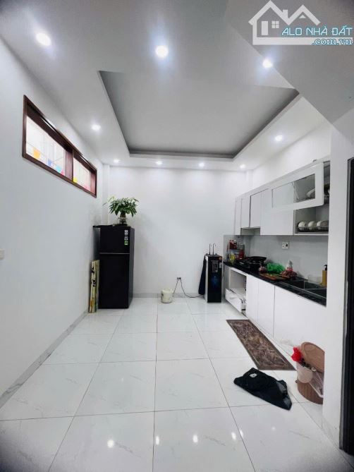 GẦN Ô TÔ, NHÀ ĐẸP VÕ CHÍ CÔNG, ĐI BỘ RA HỒ, 40M2, 5 TẦNG DÂN XÂY HƠN 6 ĐỒNG, SỔ ĐỎ CC - 1