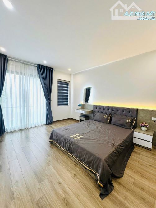 BÁN NHÀ PHỐ NGUYỄN VĂN LINH – 40m² – 6 TẦNG – THANG MÁY – Ô TÔ ĐỖ CỬA – GIÁ CHỈ 8,8 TỶ - 1