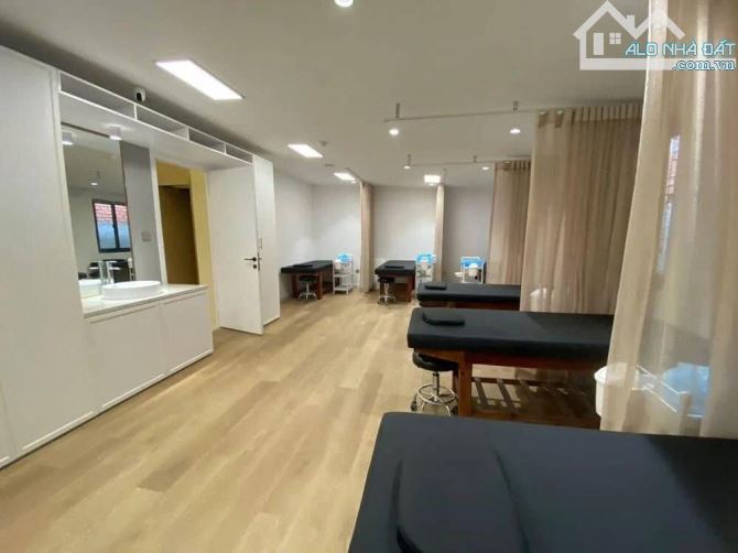 VIP- MẶT TIỀN LÝ TỰ TRỌNG- 12M X 20M- 5 TẦNG, THANG MÁY, PCCC- BẾN THÀNH, QUẬN 1 - 1