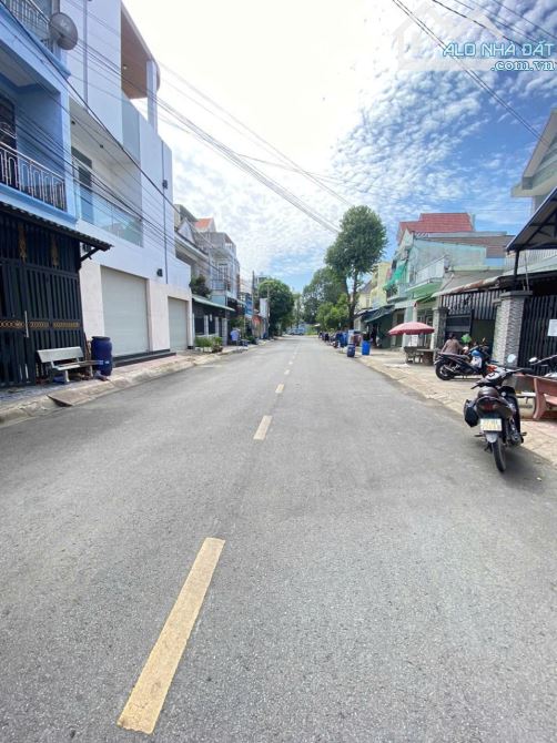 Bán nhà 1 trệt 1 lầu MT đường GS17 p.Dĩ An Tp.Dĩ An  DT: 200,4m2, thổ cư: 100% (10x20m) - 1