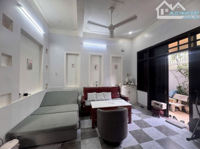 🏘️Căn nhà đẹp hẻm Thông Dã Tượng và Hoàng Diệu, cách Biển chỉ 300m.  - Dt gần 70m2, - 1