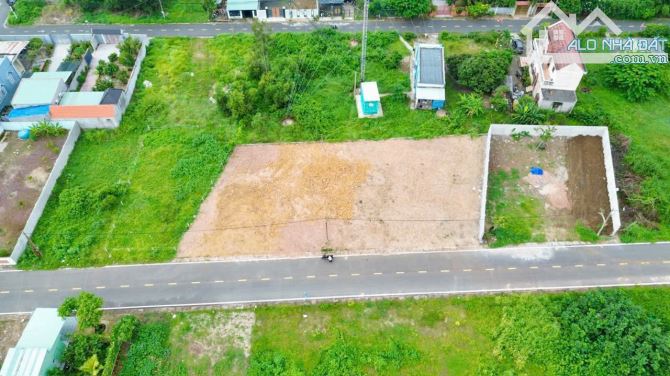 Em Còn 1 lô duy nhất ngang 9m dài 24m ngay chợ Lộc An. Cách bãi tắm 1km - 1