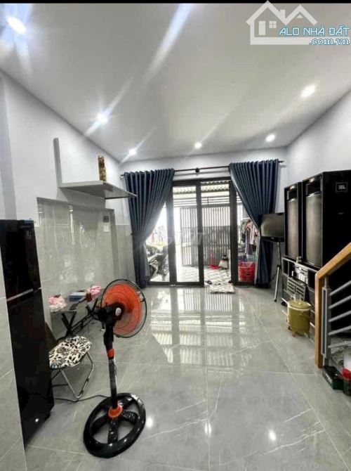 “BÁN NHÀ ĐẸP 1 TRỆT 1 LẦU HBP KẾ KDC HỒNG LONG& KDC VƯỜN CAU -35M2(3.7*9),2PN-HXH, SHR-DÒN - 1