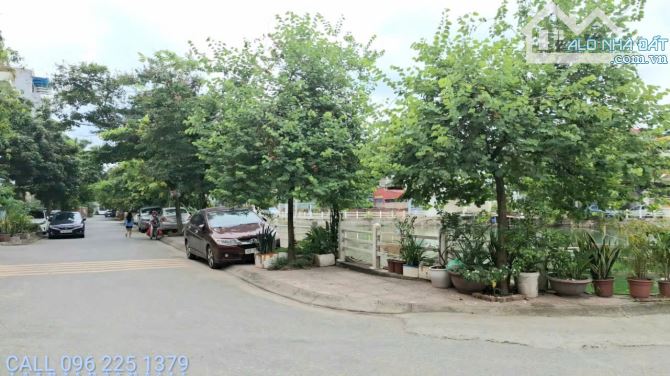 Đất hiếm, 2 mặt ngõ, gần hồ ao lão, ngọc thụy. 100m2, giá 19.x tỷ - 1